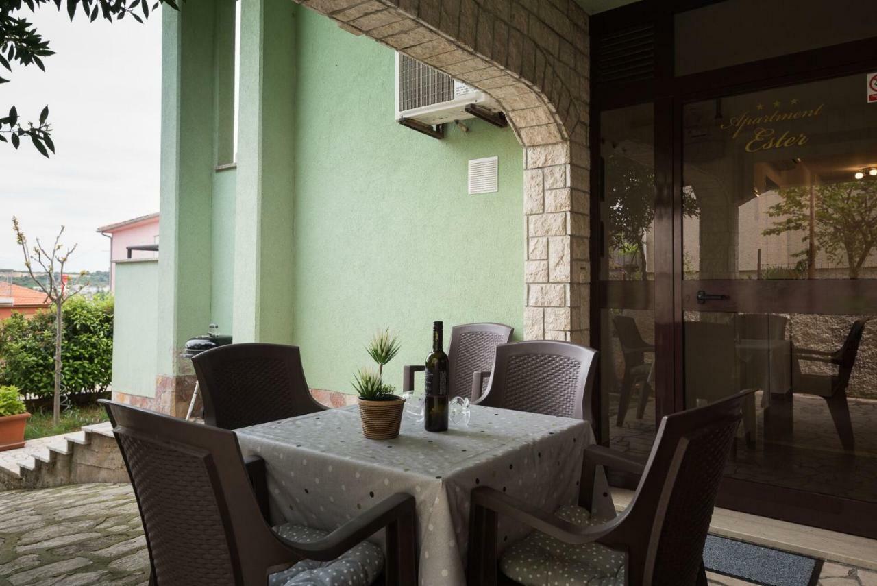 Esther Apartment Pula Extérieur photo