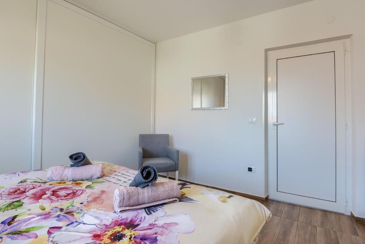 Esther Apartment Pula Extérieur photo